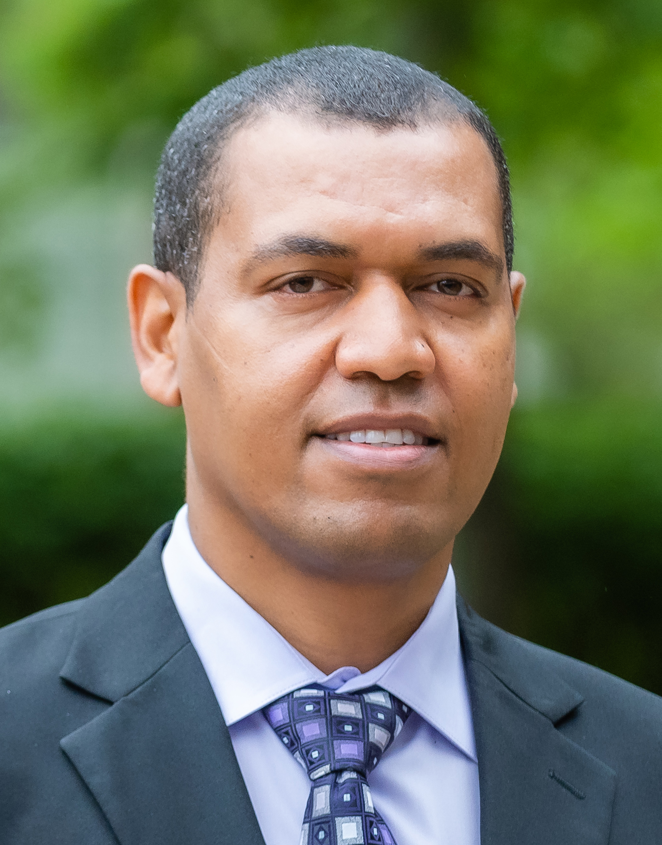 Head shot of Roberto Amado, MD