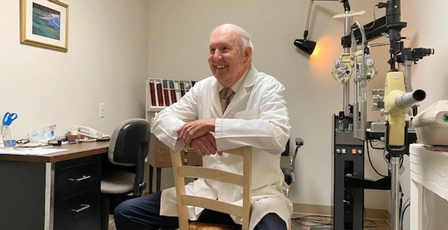 Ophthalmologist Dr. Geoffrey Emerson