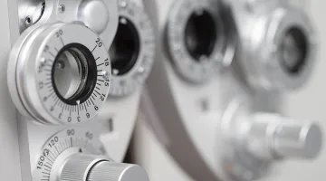Eye test machine