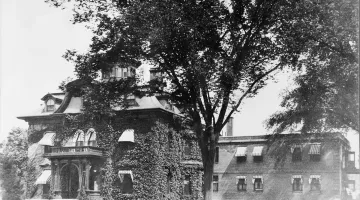 Early photo of Weymouth Hospital building located in the H.B. Reed Estate